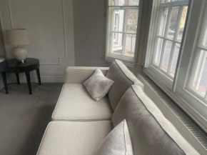 Luxury 1 bedroom apartment Shepard’s Bush